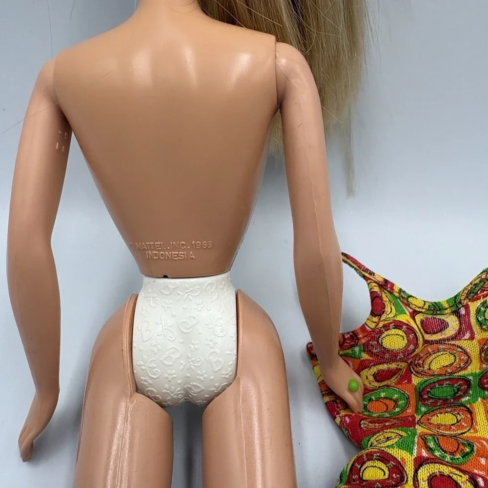 Mattel Barbie Doll Twist N Turn, Blonde Hair Blue Eyes, 1998 Head, 1966 Body